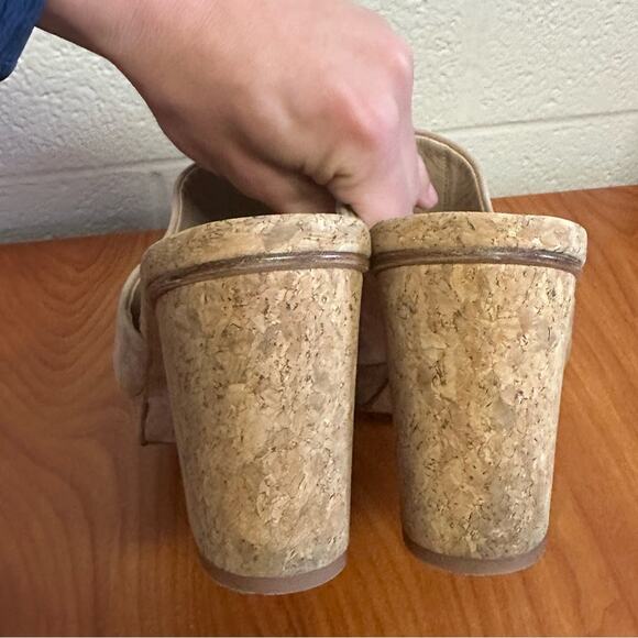 Vince Wyatt Platform Sandal Slides Cork Heel Size 11 Oatmeal Beige Suede Leather - Picture 10 of 13